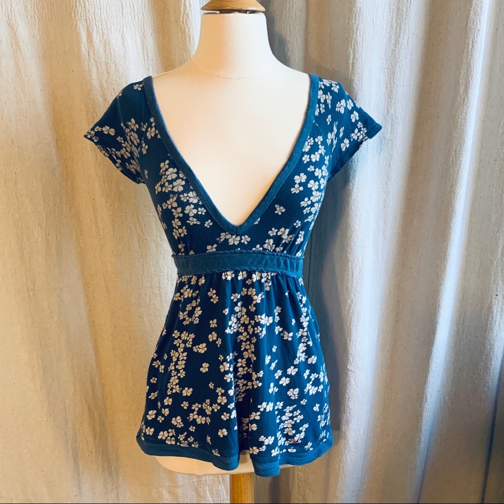Hollister Blue & White V-Neck top, Size Medium